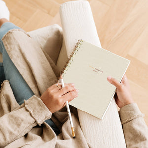 Daily Overview Planner | Assorted Colors // Undated Planner Ramona & Ruth 