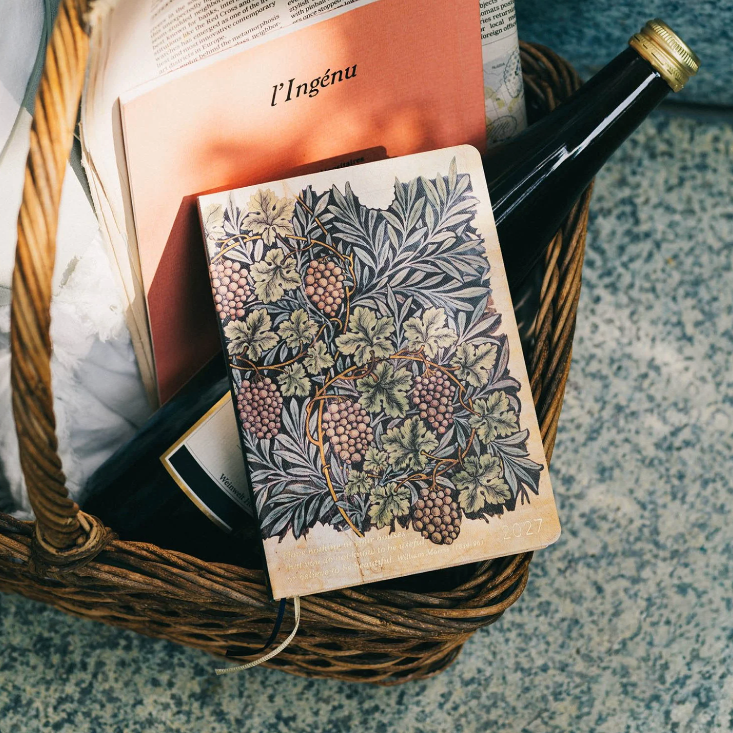 Hobonichi Techo 2027 HON A5 The V&A Series: Vine