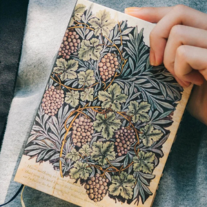 Hobonichi Techo 2027 HON A5 The V&A Series: Vine