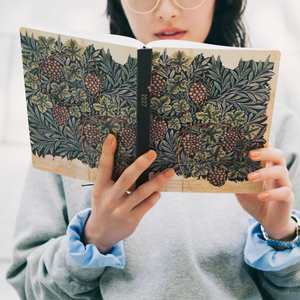 Hobonichi Techo 2027 HON A5 The V&A Series: Vine