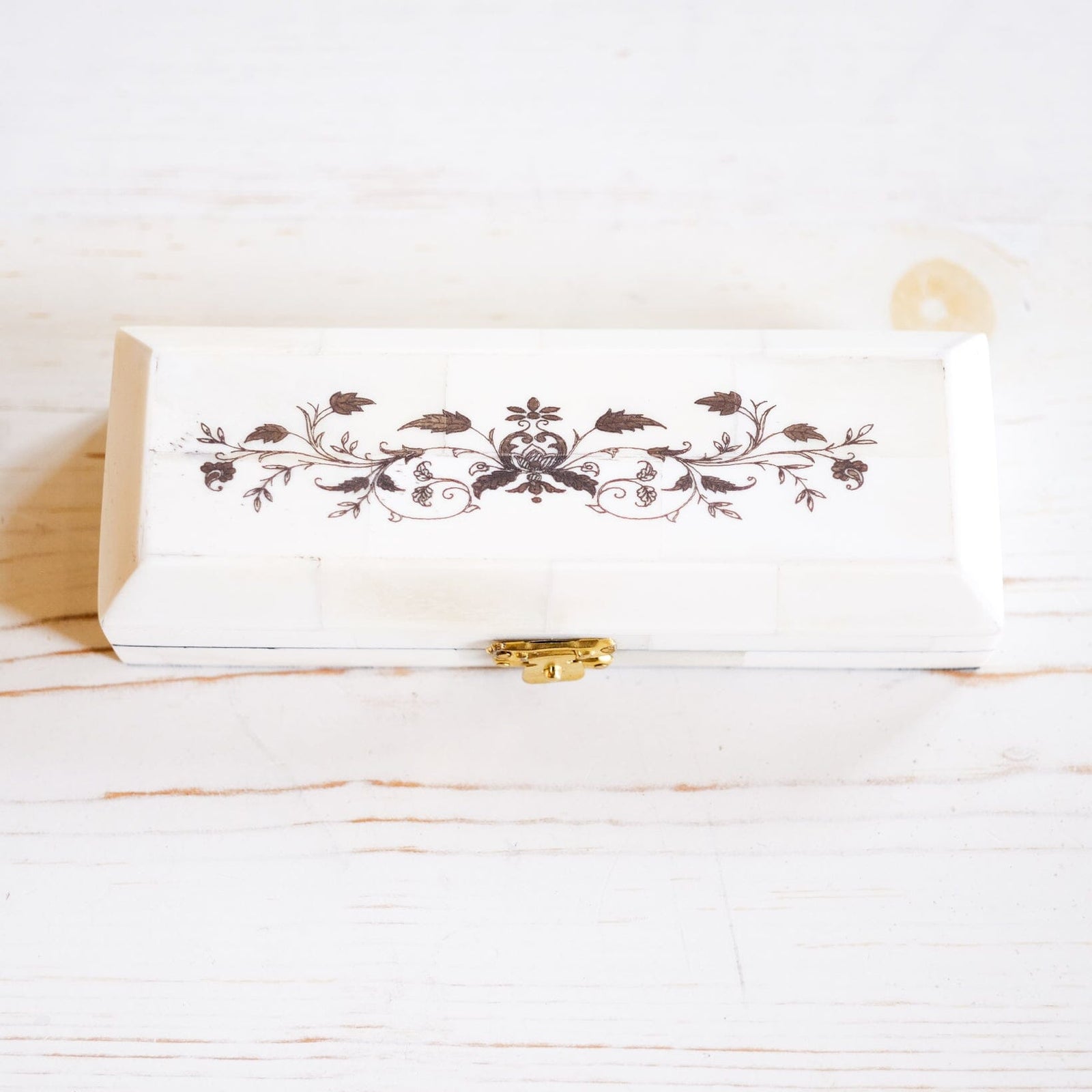 6-1/2" Scrimshaw Postage Stamp Bone Box Stamp Box Madison Bay Co. 