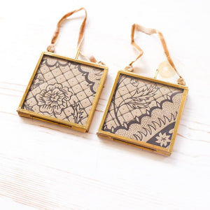 Brass Frame Ornaments Ornament Papillon Press Jardin - Kraft + Black 